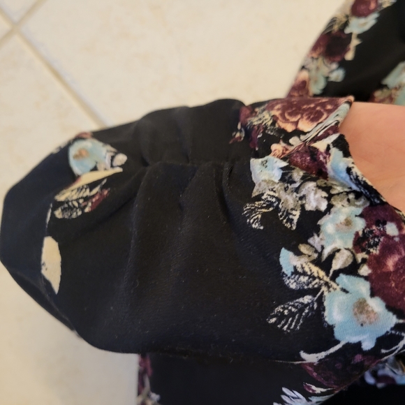 BCBG Generation Black Floral Print Plunge Bodysuit Size XXS - Picture 4 of 7